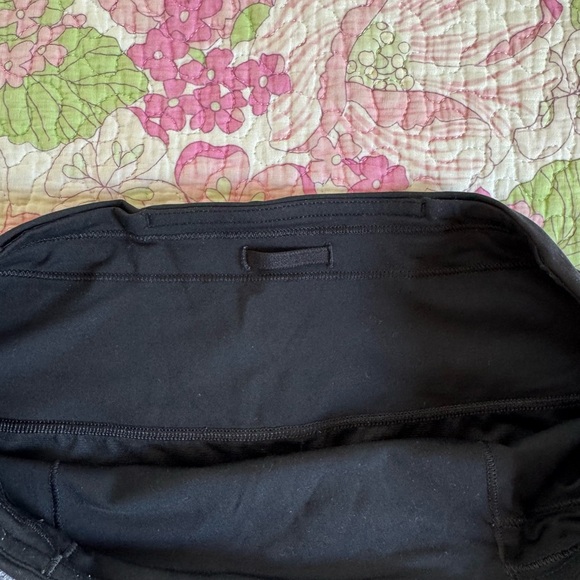 Lululemon Gray High Rise Speed Up Short Size 6, 4 inch inseam - Picture 5 of 6